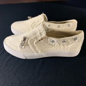 New 9.5 canvas slip on shoes